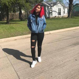 Meet your Posher, Alexis